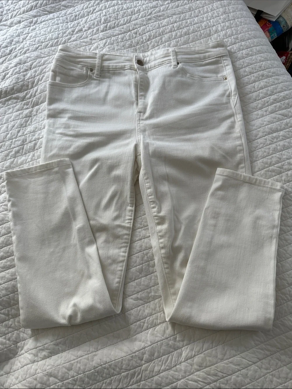 Chico's platinum jagging size 1.5 VGUC  S/M Reed measurements and they stretch